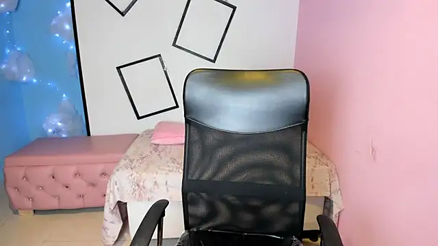 Snapshot of paula_miler1 chatting on October 10, 2:18 pm paula miler1 online show from October 10, 2:18 pm