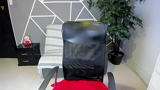 paula miler1 online show from February 18, 2:02 pm