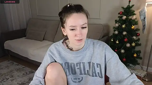 cutienaughtygirl online show from January 9, 7:15 am