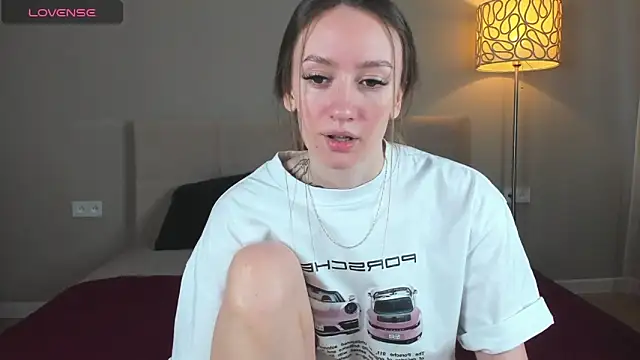 cutienaughtygirl online show from April 16, 9:32 am