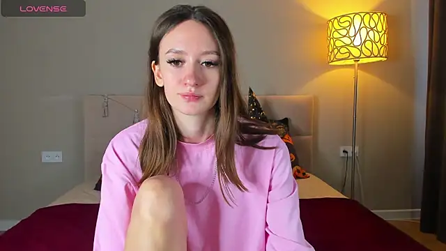 cutienaughtygirl online show from October 25, 9:30 am