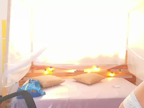 loreaniss online show from March 1, 7:47 pm