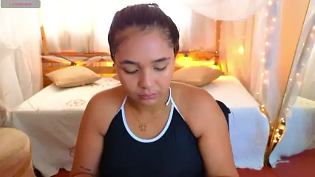 loreaniss online show from October 25, 8:31 pm