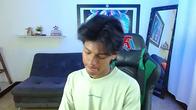 Snapshot of dreyk20 chatting on November 20, 2:18 pm dreyk20 online show from November 20, 2:18 pm