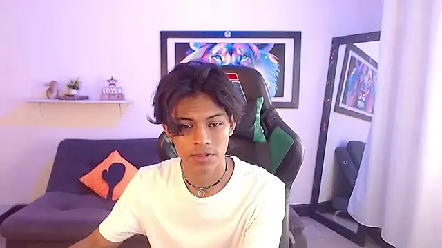 Snapshot of dreyk20 chatting on October 24, 1:43 pm dreyk20 online show from October 24, 1:43 pm