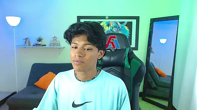 Snapshot of dreyk20 chatting on November 24, 1:55 pm dreyk20 online show from November 24, 1:55 pm