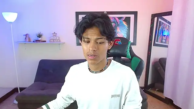 Snapshot of dreyk20 chatting on December 15, 2:12 pm dreyk20 online show from December 15, 2:12 pm