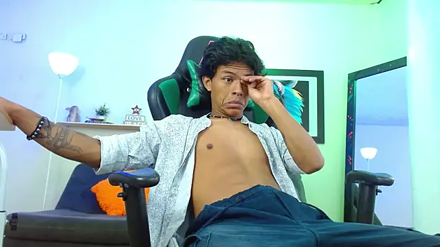 Snapshot of dreyk20 chatting on November 26, 2:17 pm dreyk20 online show from November 26, 2:17 pm