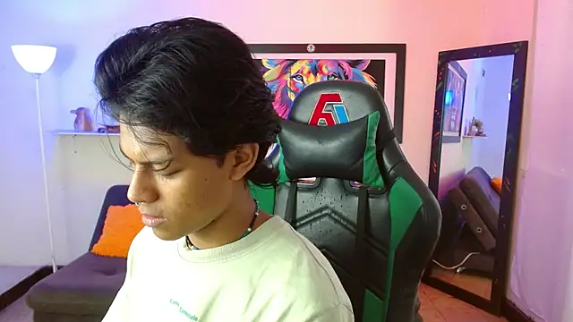 Snapshot of dreyk20 chatting on December 3, 1:54 pm dreyk20 online show from December 3, 1:54 pm