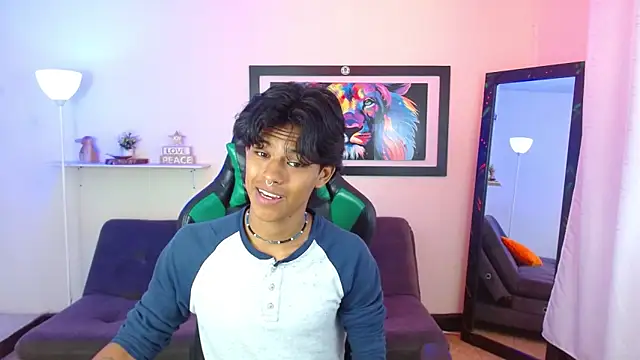 Snapshot of dreyk20 chatting on November 28, 1:44 pm dreyk20 online show from November 28, 1:44 pm