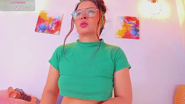 Karlaliones69 online show from March 10, 11:47 am