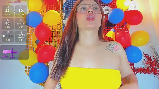 Karlaliones69 online show from June 13, 7:01 pm