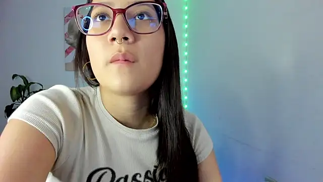 Snapshot of rouse_red chatting on September 22, 7:42 pm rouse red online show from September 22, 7:42 pm