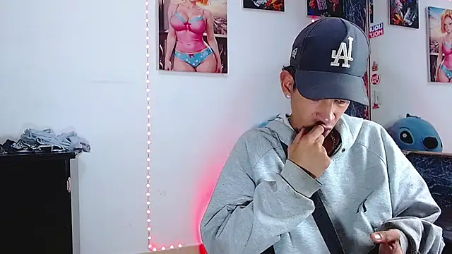 Snapshot of briamhoconor_xh chatting on November 9, 12:25 am briamhoconor xh online show from November 9, 12:25 am