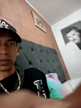 Snapshot of briamhoconor_xh chatting on November 13, 7:40 pm briamhoconor xh online show from November 13, 7:40 pm