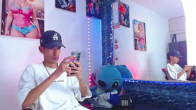 Snapshot of briamhoconor_xh chatting on October 26, 12:55 am briamhoconor xh online show from October 26, 12:55 am