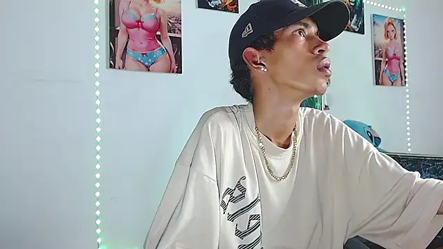 Snapshot of briamhoconor_xh chatting on November 11, 9:42 pm briamhoconor xh online show from November 11, 9:42 pm