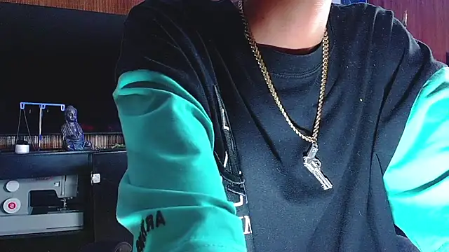 Snapshot of briamhoconor_xh chatting on December 16, 7:01 am briamhoconor xh online show from December 16, 7:01 am