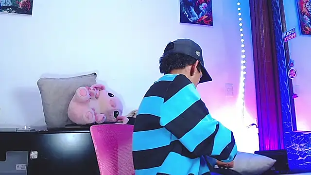 Snapshot of briamhoconor_xh chatting on November 23, 12:09 am briamhoconor xh online show from November 23, 12:09 am