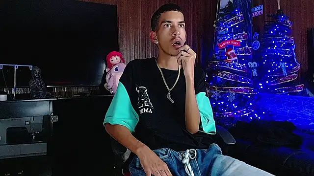 Snapshot of briamhoconor_xh chatting on December 14, 10:26 pm briamhoconor xh online show from December 14, 10:26 pm