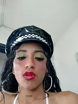 Snapshot of Kylie_Moan chatting on November 1, 5:03 am Kylie Moan online show from November 1, 5:03 am