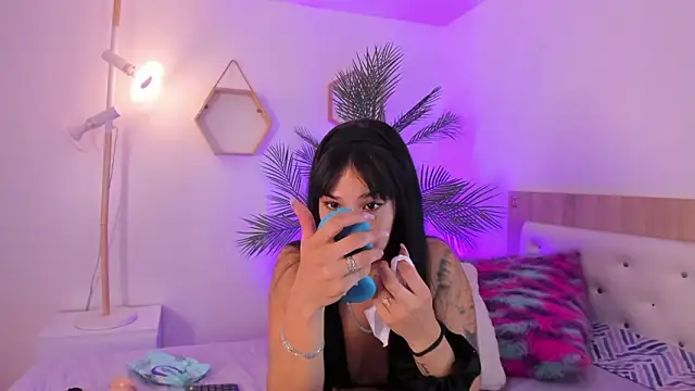 Hadid Jimenez  online show from March 7, 1:01 am