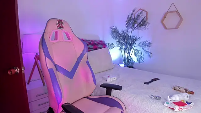 Hadid Jimenez  online show from April 10, 9:00 pm