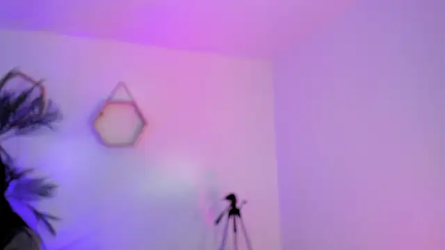 Hadid Jimenez  online show from April 13, 7:18 pm