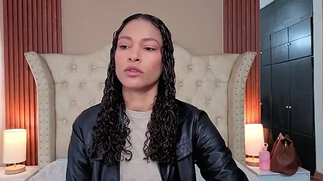 SofiaDelicia online show from November 18, 4:32 pm