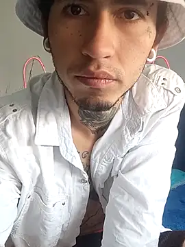 Snapshot of Tattoboy19cm chatting on October 5, 7:48 pm Tattoboy19cm online show from October 5, 7:48 pm
