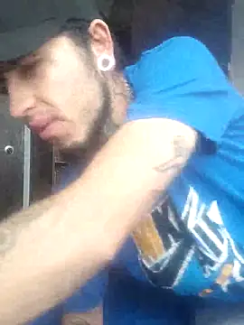 Snapshot of Tattoboy19cm chatting on September 21, 8:47 pm Tattoboy19cm online show from September 21, 8:47 pm