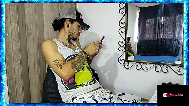 Snapshot of Tattoboy19cm chatting on June 19, 7:30 pm Tattoboy19cm online show from June 19, 7:30 pm