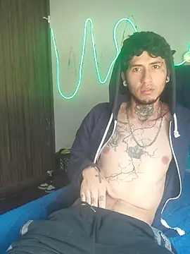 Snapshot of Tattoboy19cm chatting on October 12, 9:27 pm Tattoboy19cm online show from October 12, 9:27 pm