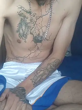 Snapshot of Tattoboy19cm chatting on October 19, 8:11 pm Tattoboy19cm online show from October 19, 8:11 pm