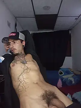 Snapshot of Tattoboy19cm chatting on June 11, 12:32 am Tattoboy19cm online show from June 11, 12:32 am