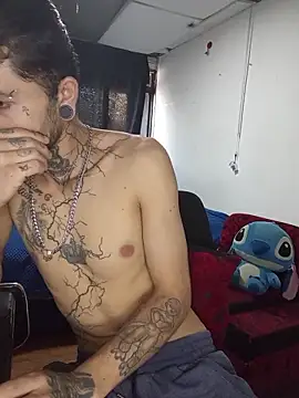 Snapshot of Tattoboy19cm chatting on June 25, 10:26 pm Tattoboy19cm online show from June 25, 10:26 pm