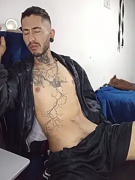Snapshot of Tattoboy19cm chatting on July 3, 9:10 pm Tattoboy19cm online show from July 3, 9:10 pm