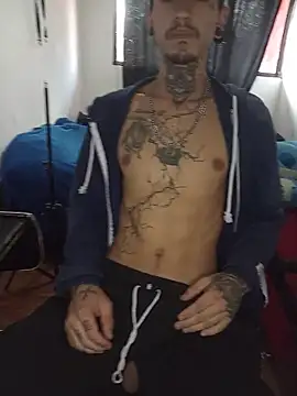 Snapshot of Tattoboy19cm chatting on June 11, 4:37 pm Tattoboy19cm online show from June 11, 4:37 pm
