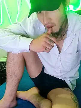 Snapshot of Tattoboy19cm chatting on October 1, 3:11 am Tattoboy19cm online show from October 1, 3:11 am