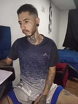 Snapshot of Tattoboy19cm chatting on July 7, 11:52 pm Tattoboy19cm online show from July 7, 11:52 pm