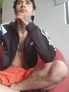 Snapshot of Tattoboy19cm chatting on October 14, 3:01 pm Tattoboy19cm online show from October 14, 3:01 pm