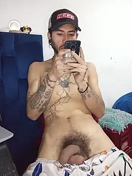 Snapshot of Tattoboy19cm chatting on June 30, 5:13 pm Tattoboy19cm online show from June 30, 5:13 pm