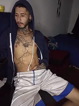 Snapshot of Tattoboy19cm chatting on July 9, 3:51 am Tattoboy19cm online show from July 9, 3:51 am