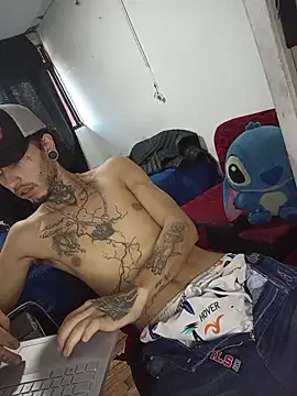 Snapshot of Tattoboy19cm chatting on June 24, 9:56 pm Tattoboy19cm online show from June 24, 9:56 pm