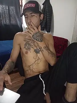 Snapshot of Tattoboy19cm chatting on June 20, 6:46 pm Tattoboy19cm online show from June 20, 6:46 pm