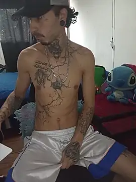 Snapshot of Tattoboy19cm chatting on June 9, 9:05 pm Tattoboy19cm online show from June 9, 9:05 pm