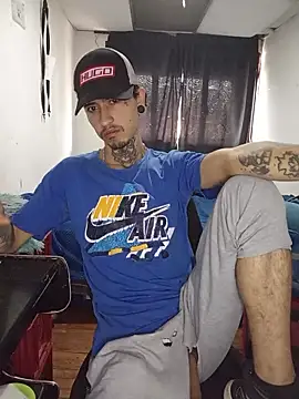 Snapshot of Tattoboy19cm chatting on June 6, 7:30 pm Tattoboy19cm online show from June 6, 7:30 pm