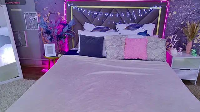 Ketrin Jones online show from October 12, 5:20 am