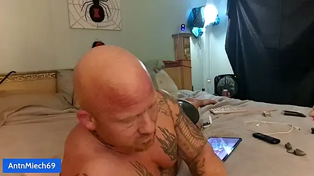 AntMeich6969 online show from October 17, 2:15 am