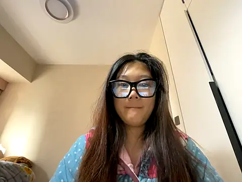 Snapshot of xena0501 chatting on December 18, 6:51 am xena0501 online show from December 18, 6:51 am